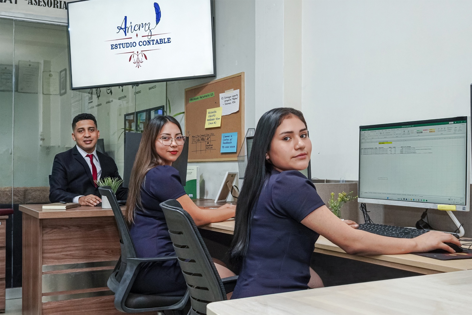 Equipo Aricruz en oficina